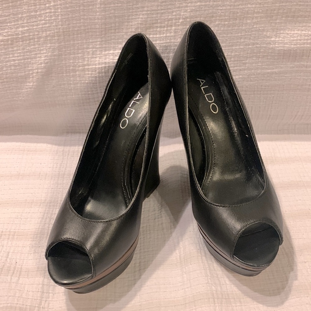 Aldo black wedge size 6